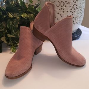 Lucky Brand dusty rose suede ankle boots